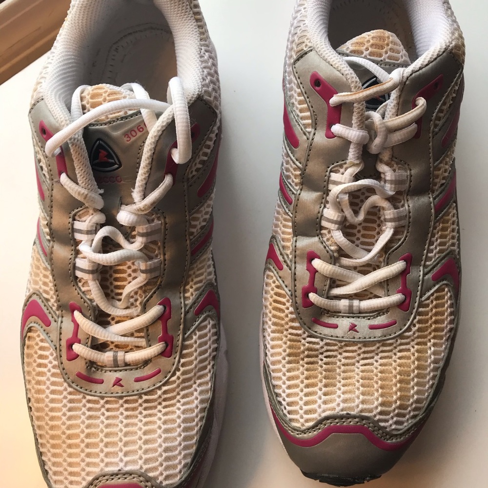 Ecco walking shoes size 11